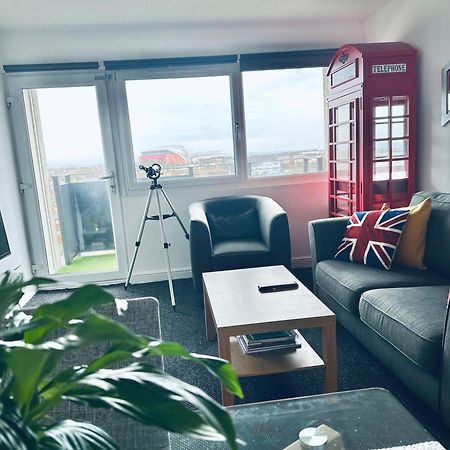 Unique View Of Anfield Stadium - Charming 2 Bedroom Apartment In Liverpool With Parking Kültér fotó